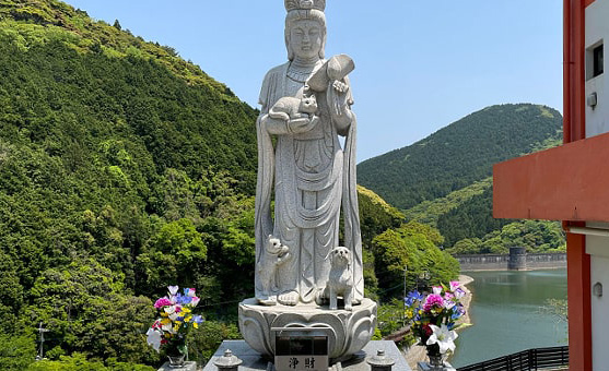 霊園に埋葬